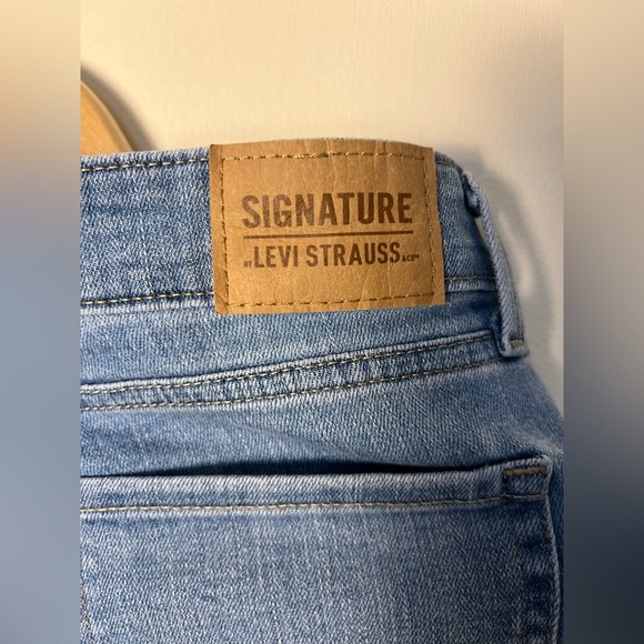Signature Levis Strauss Womens Pants Mid Rise Straight Blue Jeans Denim 6M-W28 - Picture 12 of 16